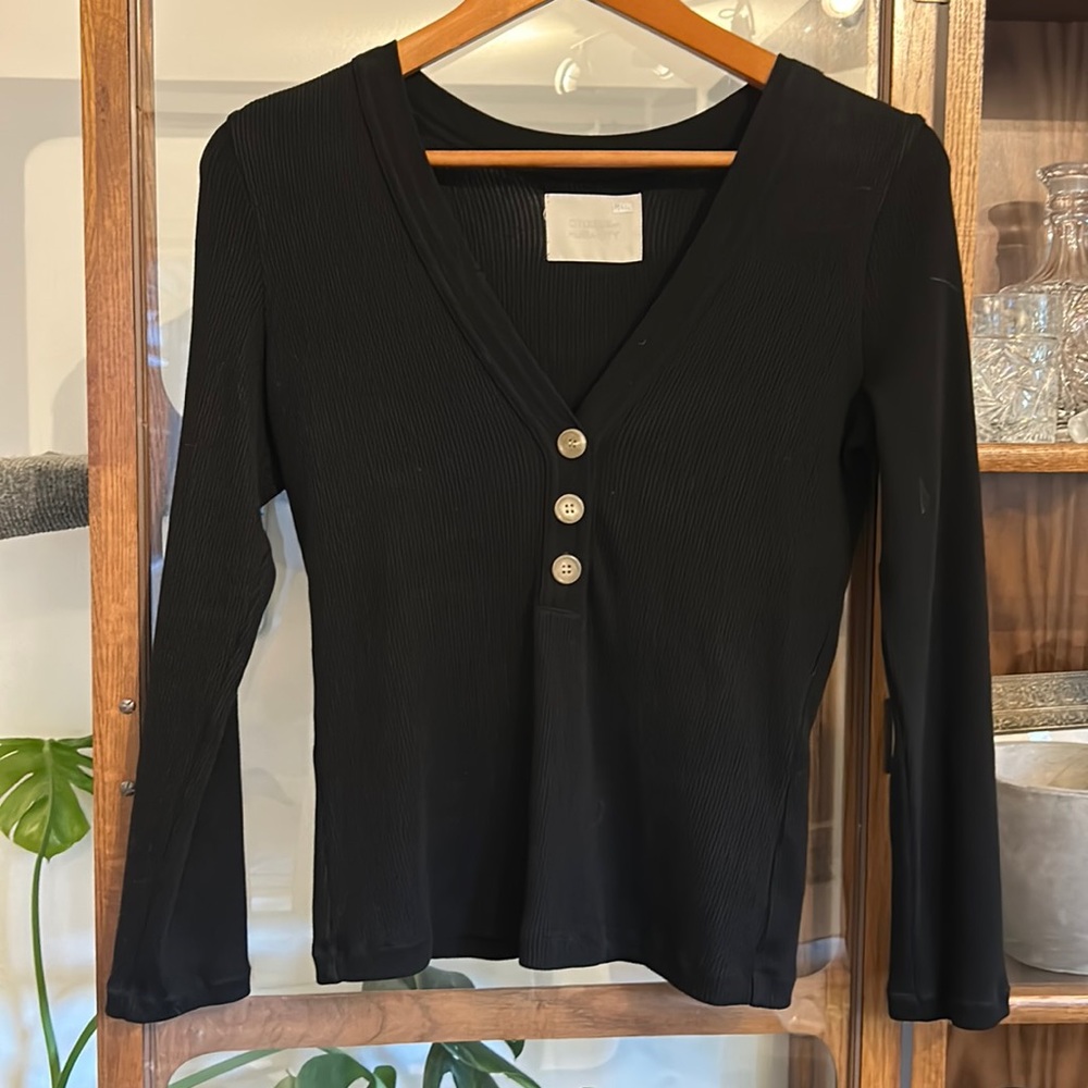 Citizens of humanity Aideen Scarlet ribbed top black button up longsleeve